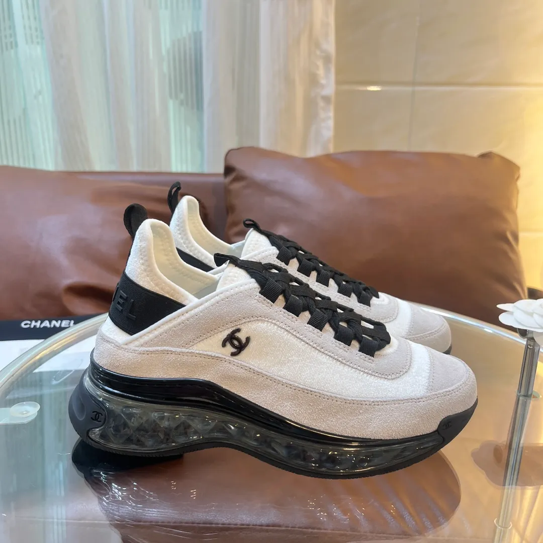 👟👟Ex-factory price 600👟👟 [Long-term supply of high-end versions] ⚠️Note: This model has many colors and the market has a complete range of colors. Welcome to consult ~ chanel Chanel Xiaoxiang casual sports shoes for couples and dad shoes for couples. The original version of the counter is 1:1, each color is accurately matched, and the internal standard is coded. ❣️Fabric material: original imported cow down + imported fabric, ❣️Inner material: imported breathable velvet, ❣️Outsole material: Original 1:1 mold opening, 3 layers of TPU ❣️Number of sizes: Women's 35-42 Men's 39-46 (Men's ➕10) Couple's version (with full set of high-end packaging)